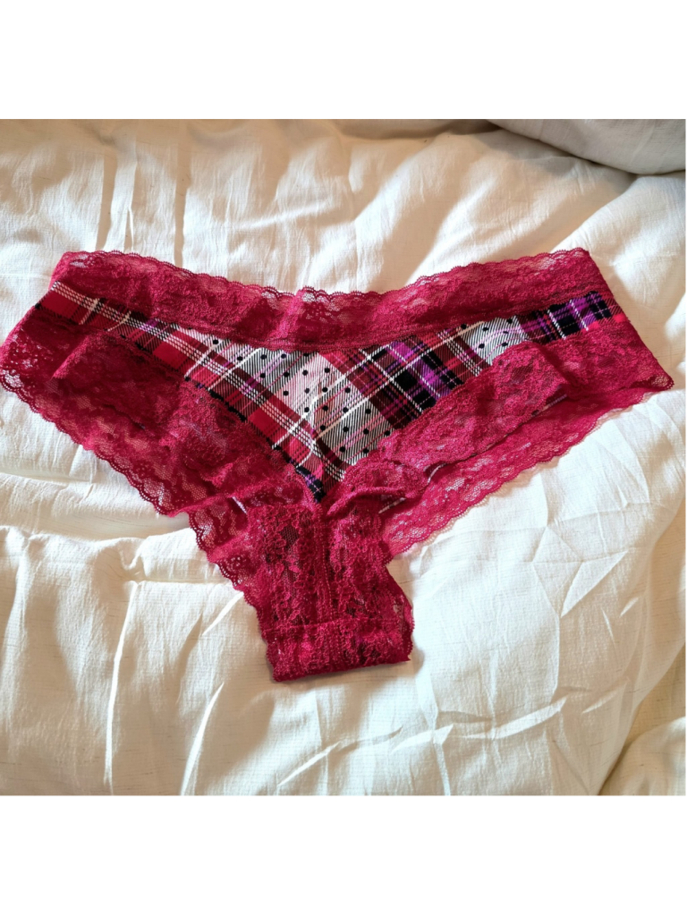 Victoria's Secret 2017 Red Lace Cheeky Panties Size Large NWOT